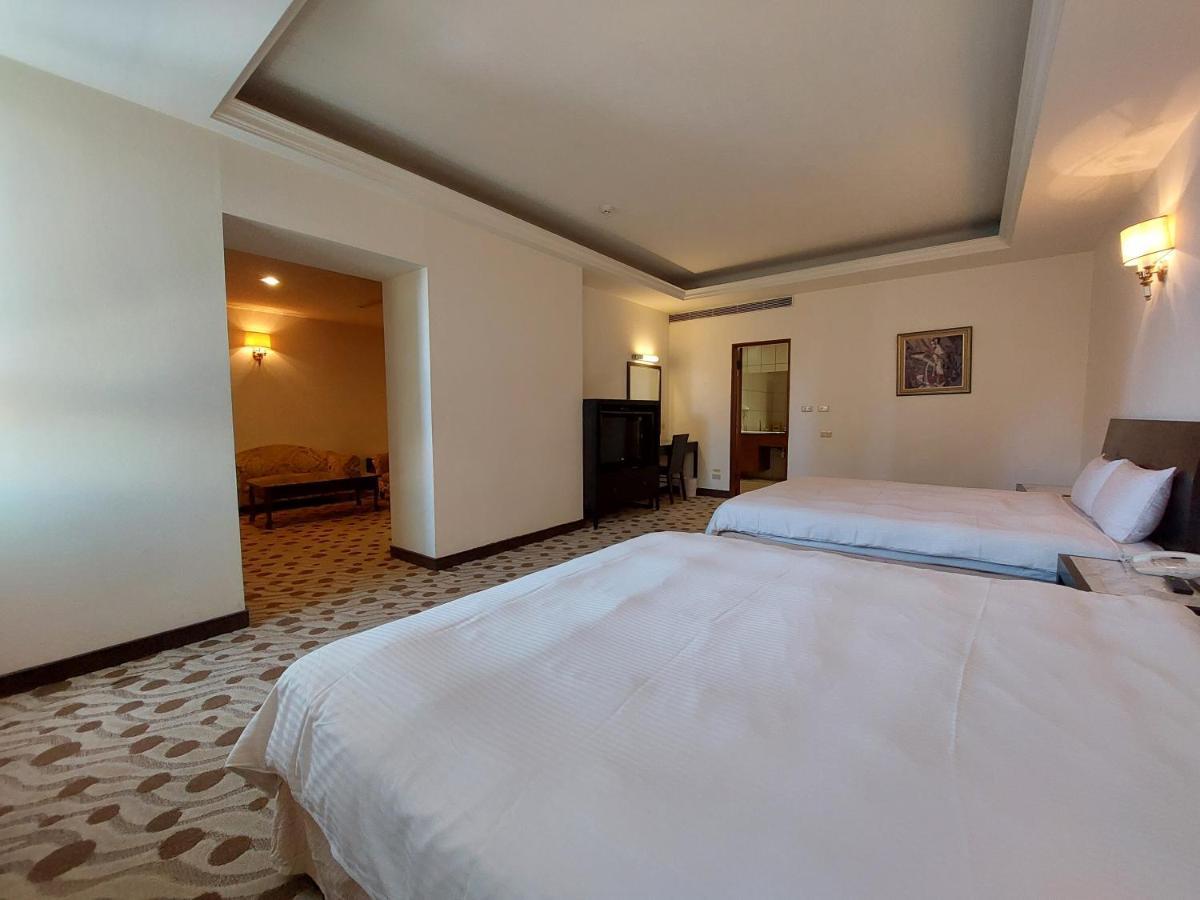 Herkang Hotel ไถจง ภายนอก รูปภาพ