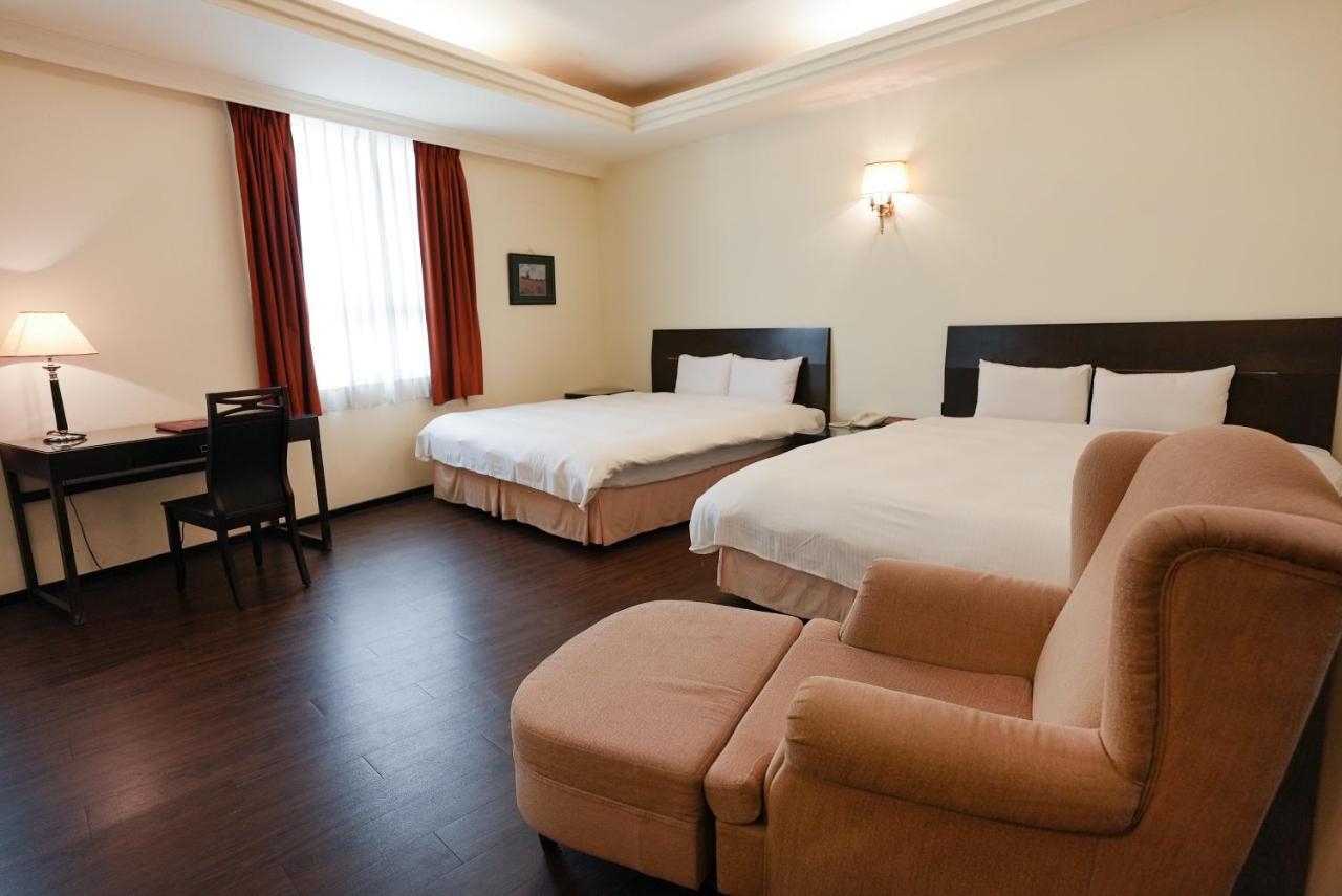 Herkang Hotel ไถจง ภายนอก รูปภาพ