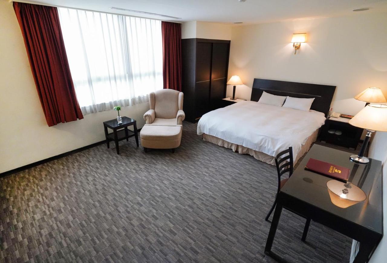 Herkang Hotel ไถจง ภายนอก รูปภาพ
