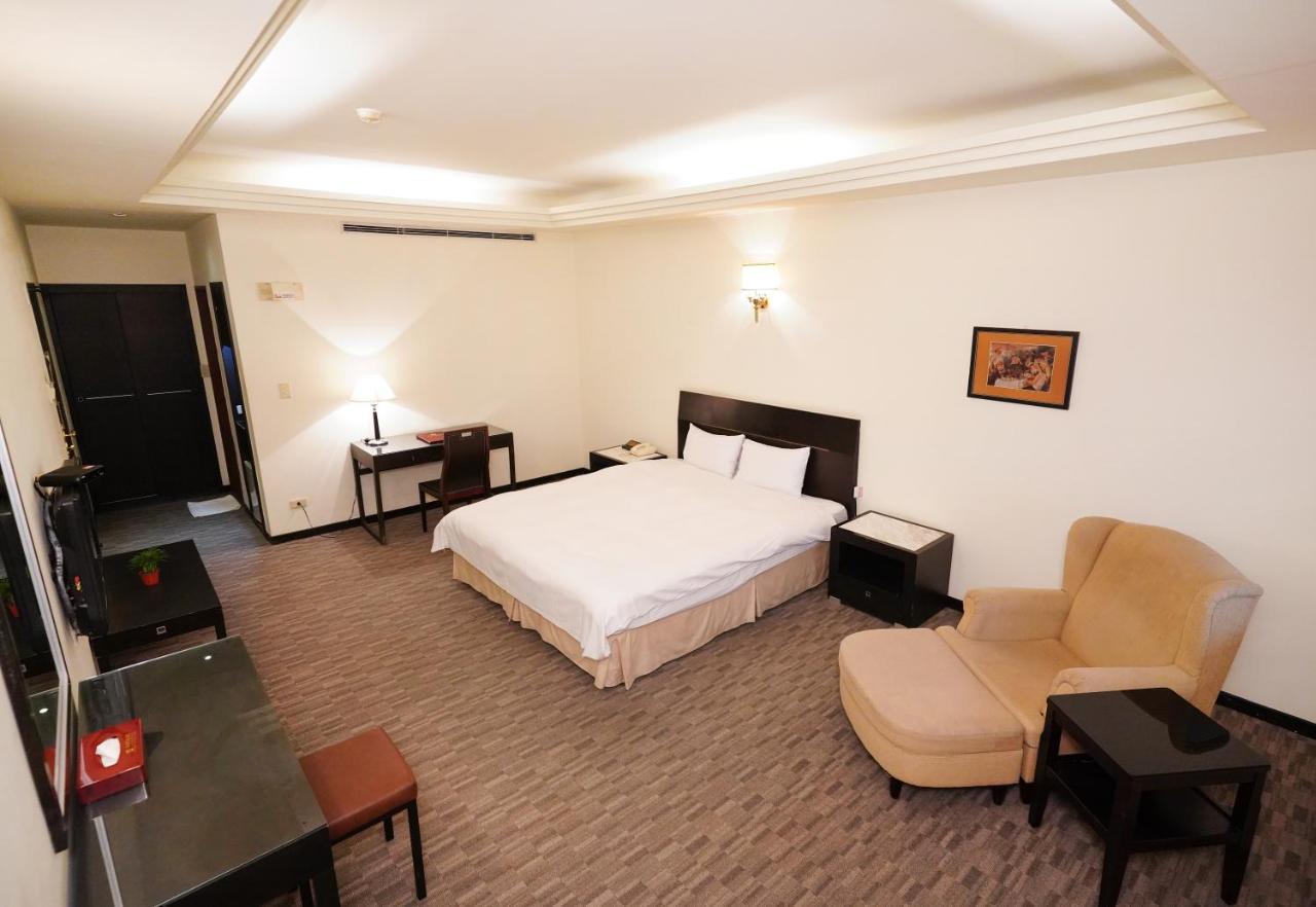 Herkang Hotel ไถจง ภายนอก รูปภาพ