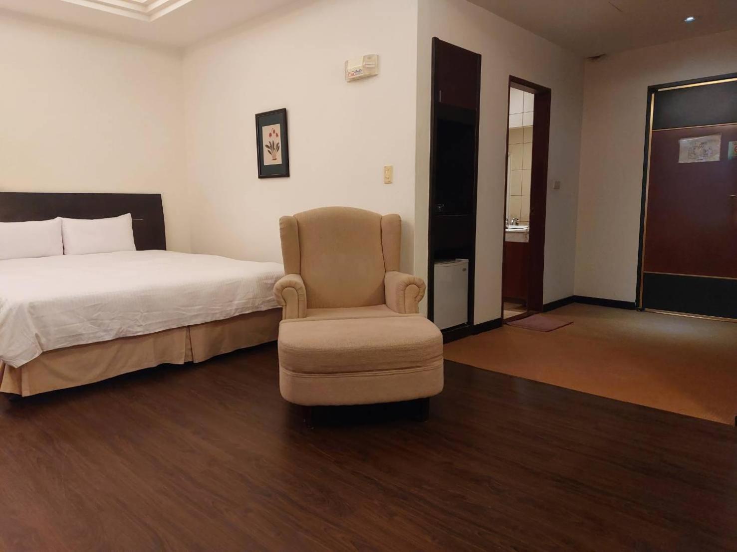 Herkang Hotel ไถจง ภายนอก รูปภาพ