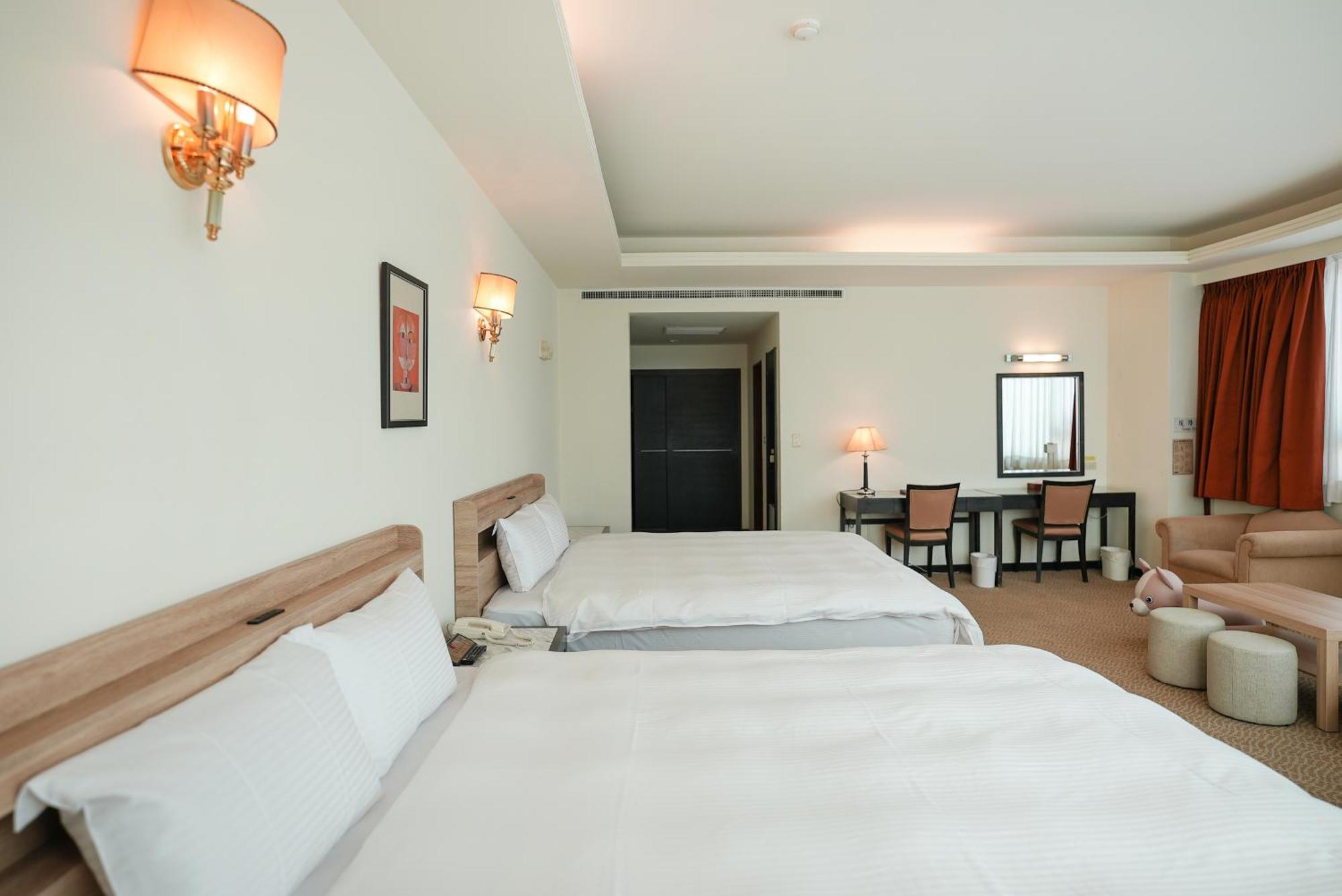 Herkang Hotel ไถจง ภายนอก รูปภาพ